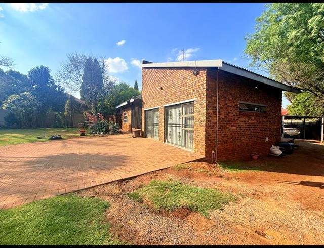 3 BEDROOM HOUSE FOR SALE IN VANDERBIJLPARK SE 4